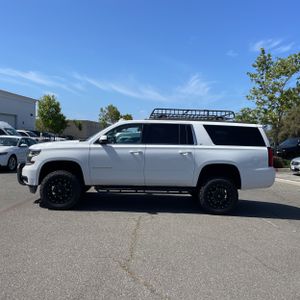 CHEVROLET SUBURBAN - 3