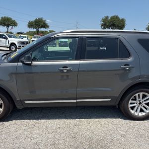2017 FORD EXPLORER XLT 照片 4