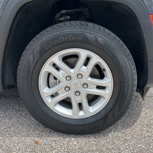 2023 JEEP GRAND CHEROKEE LAREDO — миниатюра 20