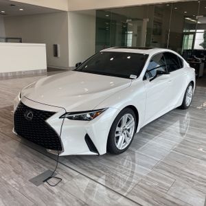 صورة 1 لـ 2024 Lexus IS 300 BASE