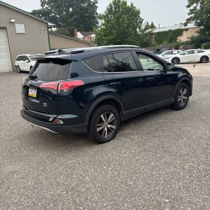 2017 Toyota RAV4 XLE — фото 8