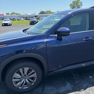 2025 Nissan PATHFINDER SV 照片 2