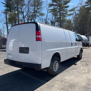 CHEVROLET EXPRESS 2500 - 8