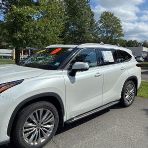 صورة 2 لـ 2024 Toyota HIGHLANDER PLATINUM