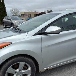 HYUNDAI ELANTRA GLS - 2