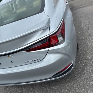 صورة مصغرة 58 لـ 2019 Lexus ES 300H BASE