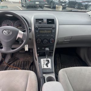 2010 Toyota COROLLA LE — миниатюра 36