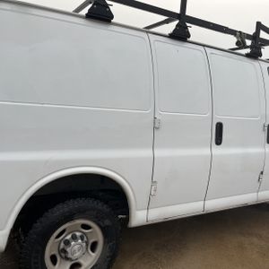 CHEVROLET EXPRESS 2500 - 9