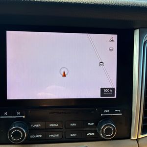 2018 Porsche MACAN BASE — фото 39