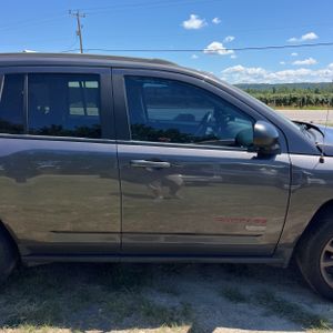 2017 JEEP COMPASS 75TH ANNIVERSARY EDITION — миниатюра 11