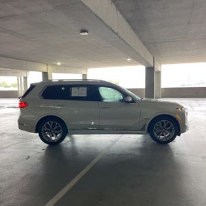 صورة 9 لـ 2023 BMW X7 XDRIVE40I
