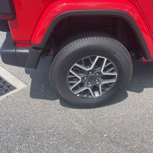 2025 JEEP WRANGLER SAHARA — миниатюра 19