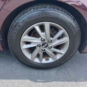 2020 KIA OPTIMA LX thumbnail 18
