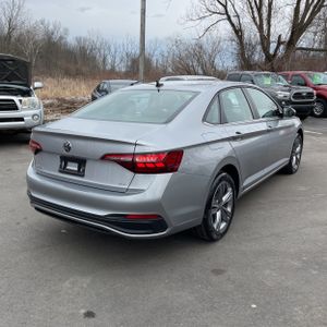 VOLKSWAGEN JETTA SE - 8