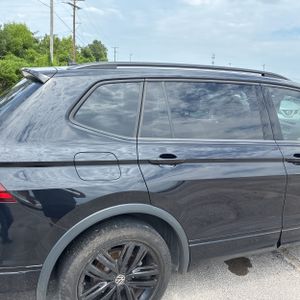 صورة 9 لـ 2022 Volkswagen TIGUAN SE R-LINE BLACK