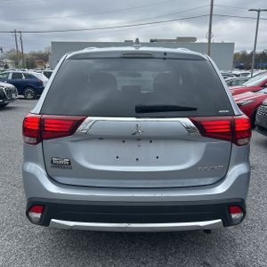 MITSUBISHI OUTLANDER ES - 7