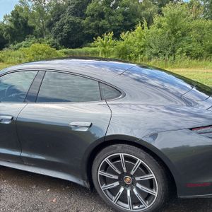 صورة 6 لـ 2021 Porsche TAYCAN BASE