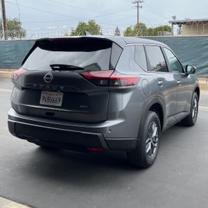 NISSAN ROGUE SV - 8
