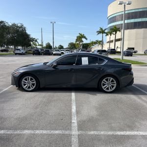 2025 Lexus IS 300 BASE — фото 3