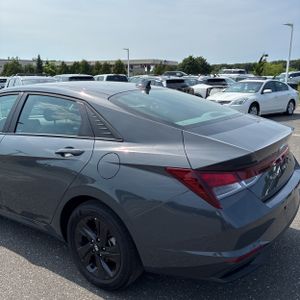 صورة 6 لـ 2023 Hyundai ELANTRA SEL