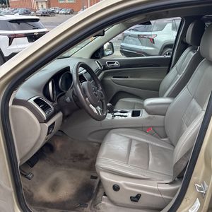 2011 JEEP GRAND CHEROKEE LAREDO — миниатюра 32