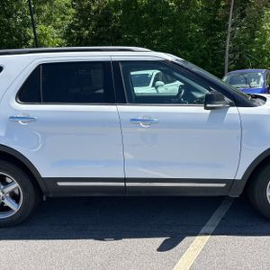 FORD EXPLORER XLT - 10
