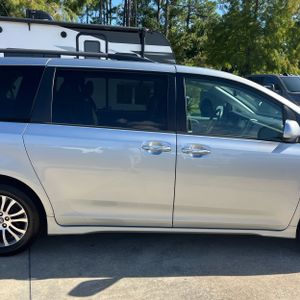 2020 Toyota SIENNA XLE 8-PASSENGER 照片 11