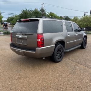 CHEVROLET SUBURBAN LTZ - 8