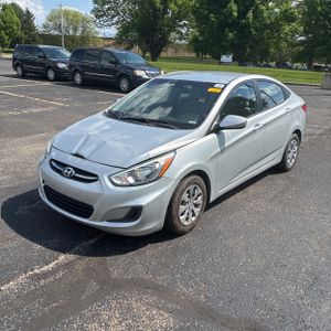 HYUNDAI ACCENT GLS - 1