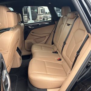 2023 Porsche MACAN thumbnail 33