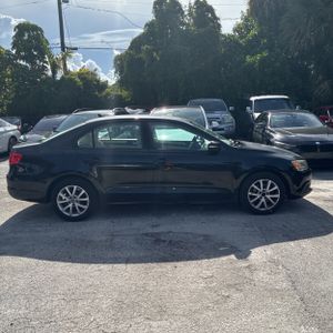 صورة 10 لـ 2011 Volkswagen JETTA SE