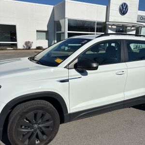 VOLKSWAGEN TAOS S 4MOTION - 2