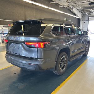 صورة 8 لـ 2026 Toyota SEQUOIA SR5