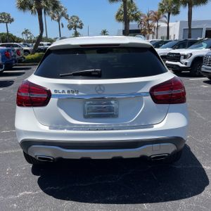 MERCEDES-BENZ GLA - 7