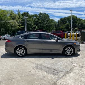 FORD FUSION SE - 10