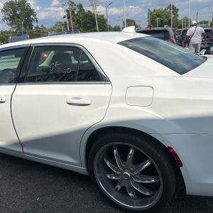 صورة 6 لـ 2019 Chrysler 300 TOURING