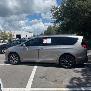 2017 Chrysler PACIFICA LIMITED — фото 3