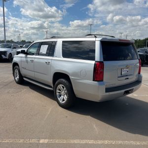 CHEVROLET SUBURBAN LT - 5