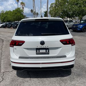صورة 7 لـ 2023 Volkswagen TIGUAN SE R-LINE BLACK