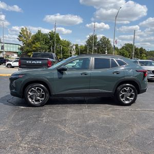 2025 Chevrolet TRAX LT — фото 3