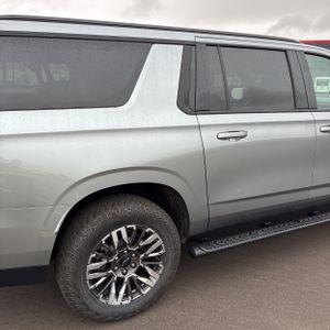 CHEVROLET SUBURBAN - 9