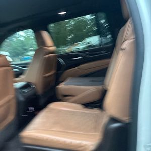 صورة 33 لـ 2022 Cadillac ESCALADE ESV SPORT