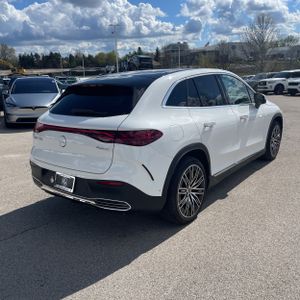 MERCEDES-BENZ EQE - 8