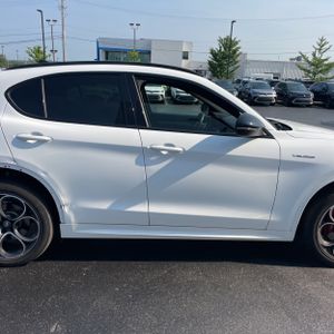 2022 ALFA Romeo STELVIO VELOCE — миниатюра 11