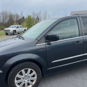 CHRYSLER TOWN AND COUNTRY TOURING - 2