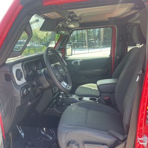 2025 JEEP WRANGLER SAHARA — миниатюра 32
