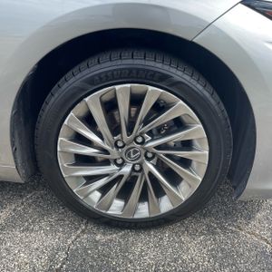 صورة 20 لـ 2019 Lexus ES 300H LUXURY