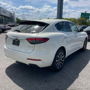 MASERATI LEVANTE S - 8