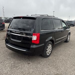 CHRYSLER TOWN AND COUNTRY TOURING - 8