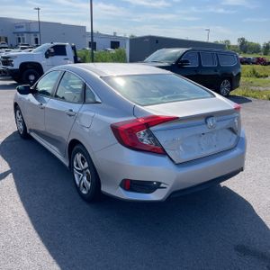 2016 Honda CIVIC LX — фото 5